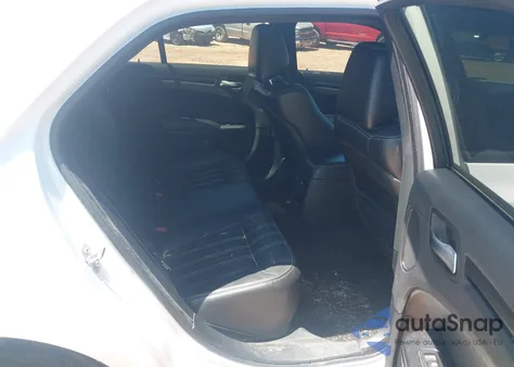 2015 Chrysler 300 300S z USA, uszkodzony, nr VIN 2C3CCAGG3FH884568